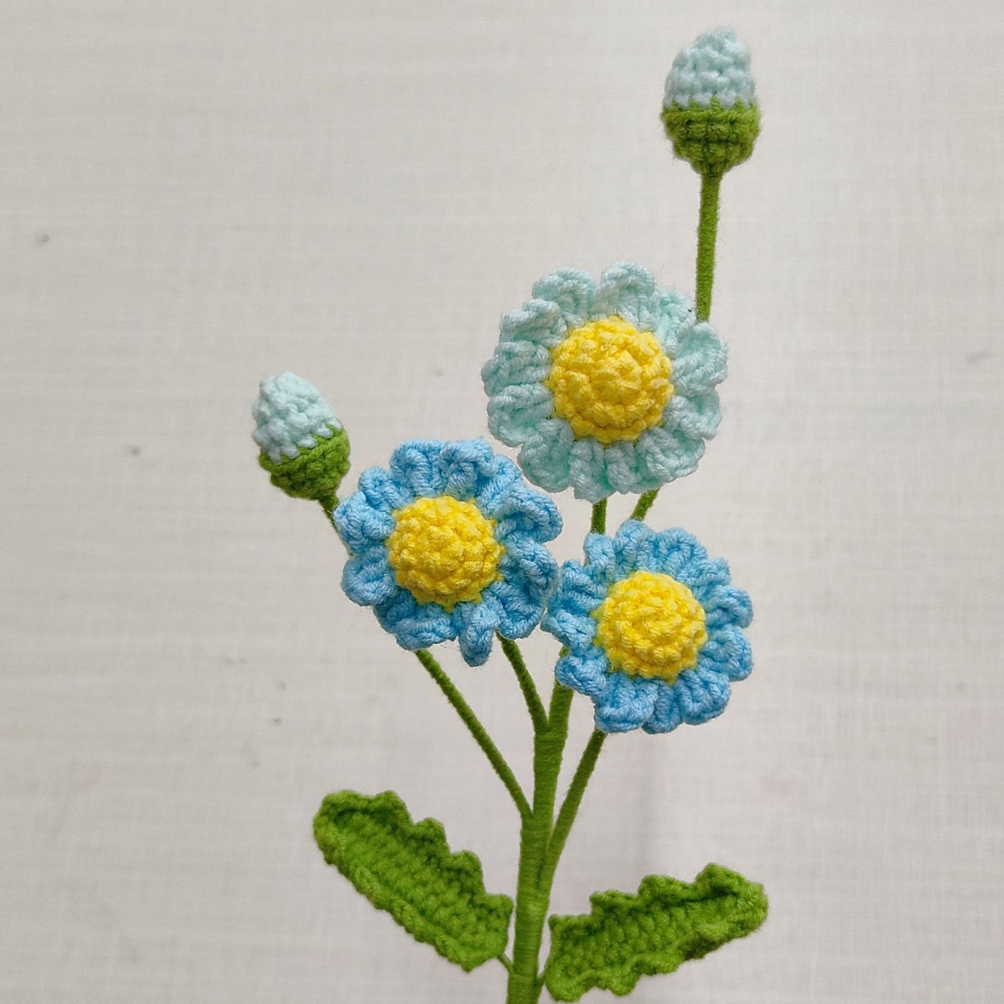 Handmade Crochet Daisy Bouquet – Multi-Stem Knitted Yarn Flowers for Gifts & Home Decor