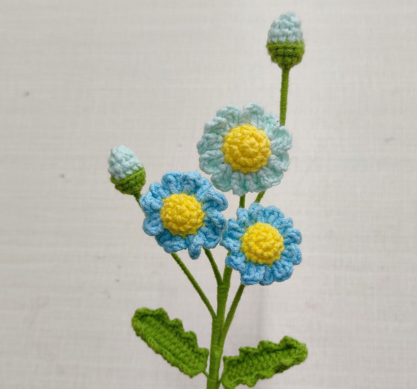 Handmade Crochet Daisy Bouquet – Multi-Stem Knitted Yarn Flowers for Gifts & Home Decor